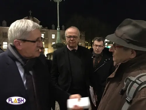 Manifestation devant la mairie contre la fermeture des Salles Blanqui