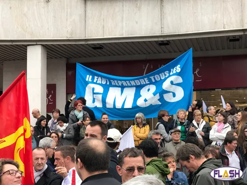 2 600 fonctionnaires dans la rue contre la casse des services publics