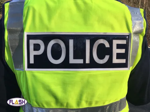 (Mis à jour) Un policier qui met en fuite des cambrioleurs victime...