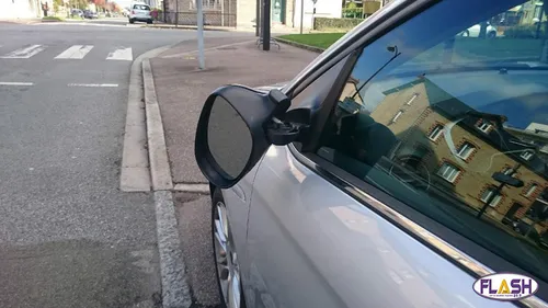 Ivre un jeune homme dégrade 14 rétroviseurs et renverse une moto