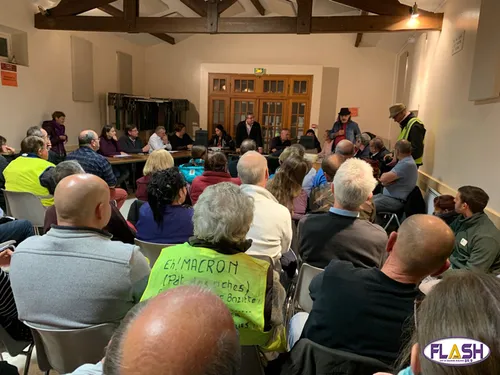 Succès pour la réunion publique des Gilets Jaunes de Beaune Les Mines