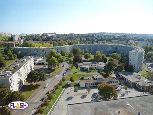 Les policiers sauvent un homme qui voulait se jeter du 7eme étage