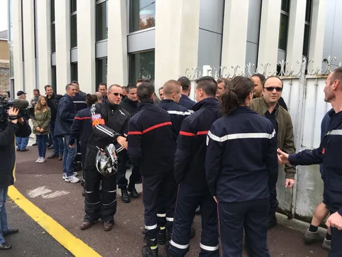 Mobilisation des policiers devant la cité judiciaire