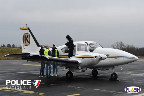 Limoges : Un avion contrôlé par la police après avoir survolé une...