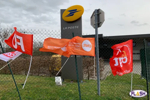 Saint-Junien : Mobilisation du personnel du Centre Courrier ce...