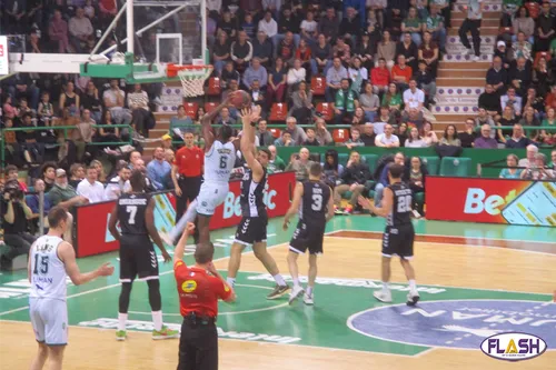 Limoges CSP 81- Pau-Lacq-Orthez 89. Dans un match à fleur de peau,...