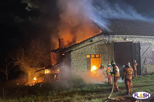 Un incendie détruit un bâtiment agricole à la Poitevine