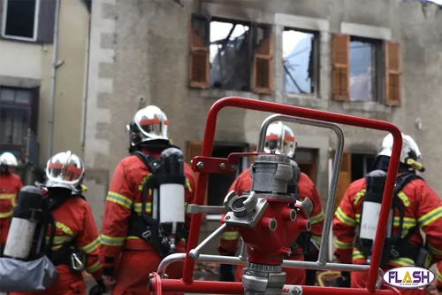 Haute-Vienne : deux immeubles détruits par les flammes à Saint-Junien