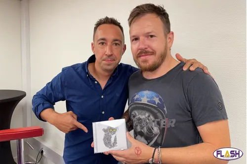 « Opportune » est le premier single du groupe Les autres