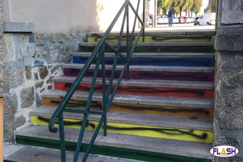 Dégradations à caractère homophobes de l'escalier arc-en-ciel de St...
