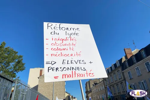 Limoges : Les enseignants rassemblés devant le Rectorat de l’Académie