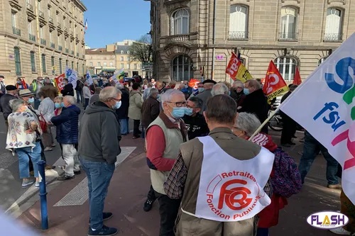 Limoges : Les retraités rassemblés devant la préfecture