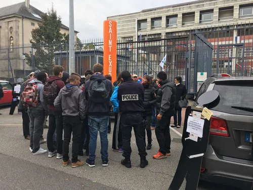 Le lycée St Exupéry veut sauver sa section