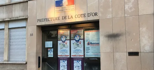 La préfecture attaquée par des jets de cocktails Molotov