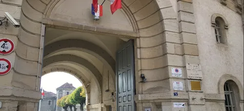 Extrait de la prison de Dijon, Jonathann Daval est jugé à partir de...