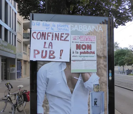 Affichage publicitaire à Dijon : l’association « les amis de la...