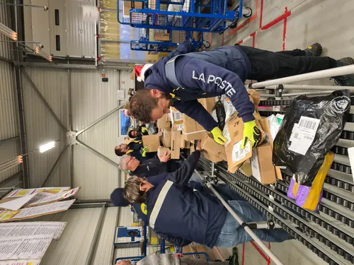 Vosges : les facteurs sont en plein rush à quelques jours de Noël