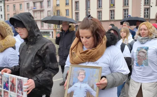 Épinal : un dernier hommage à Lucas,13 ans, victime d'harcèlement...