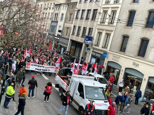 4 000 personnes ont défilé à Nancy, hier, pour la onzième journée...