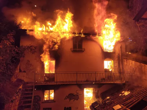 Épinal : un immeuble abandonné du centre-ville incendié