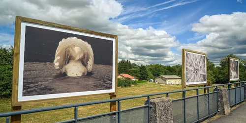 Les travaux d'étanchéité sur le canal d'alimentation du réservoir...