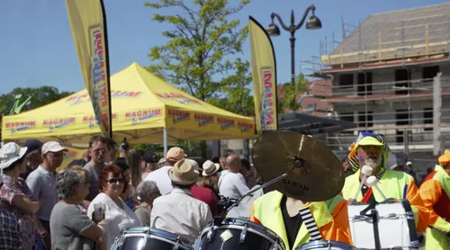MAGNUM EN DIRECT DE LA CAVALCADE DE NOGENT, avec la Présidente de...