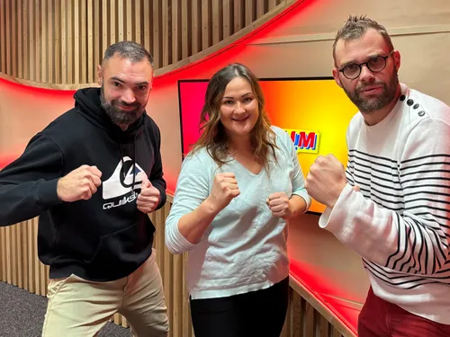 GALAS DE CATCH A THAON LES VOSGES ET MIRECOURT : La catcheuse Bella...