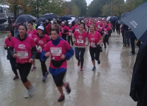6000 femmes, en rose, contre le cancer