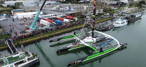 Le nouveau trimaran de Thomas Coville mis à l'eau