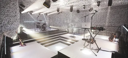 Pandémie, Le ferrailleur passe en mode TV