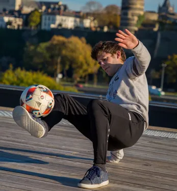 Foot Freestyle : l’art de manier le ballon