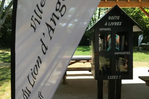 Le Lion d'Angers. Deux boîtes à livres pour lézarder cet été