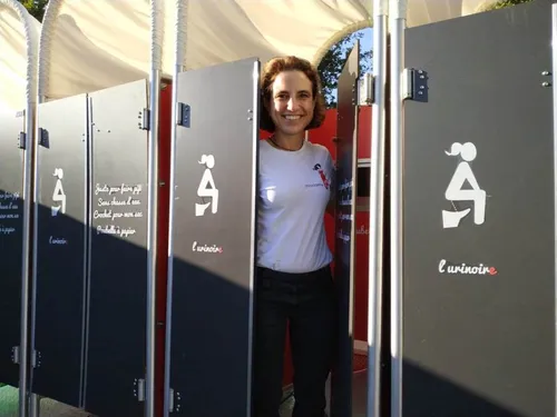 Vu à Craon. Des urinoires féminins au V and B Fest'