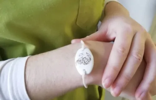 Des fèves bijou dorées à l'or fin dans les galettes de la...