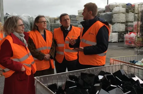 Segré. Philippe Bolo rencontre les acteurs du plastique