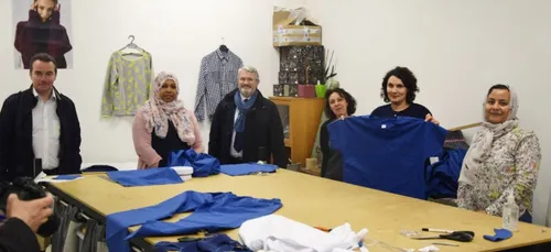 Château-Gontier. Des bénévoles réalisent des tenues pour les...