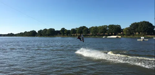 Une offre dédiée aux espaces jeunes, centres de loisirs au Wake...