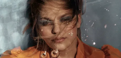 Louane "Donne moi ton coeur" : Le clip !