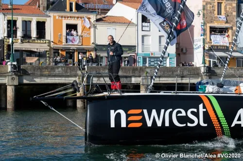 Vendée Globe : à peine parti, Fabrice Amedeo rentre au port