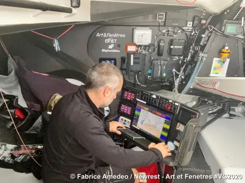 Vendée Globe : Fabrice Amedeo abandonne après ses avaries...