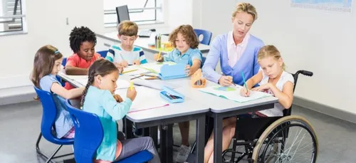 En Mayenne, il manquerait 120 accompagnants d'élèves en situation...