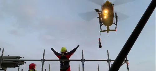 Château-Gontier. Un ouvrier héliporté sur le chantier du viaduc