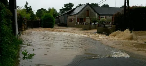 Inondations. Route barrée entre Le Tremblay et Le Bourg d'Iré