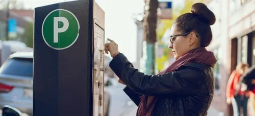 Laval. Fin du stationnement gratuit le samedi dans les rues