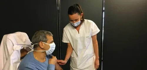 En Mayenne, une opération de vaccination "exceptionnelle" au centre...