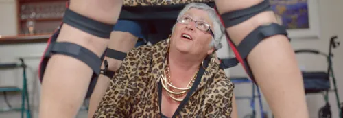 DES RETRAITÉS REPRENNENT TAYLOR SWIFT