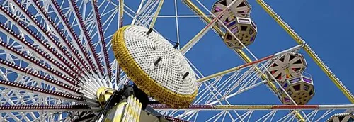 Les forains s'installent sur le Champ de Mars à Lille