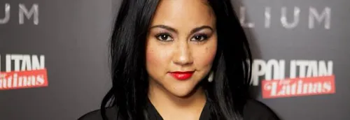 Kat Deluna surfe sur la "Waves" !