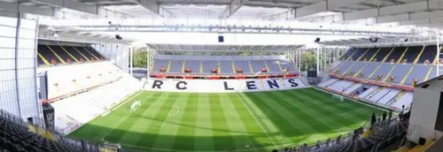 La pièce Stadium avec des lensois débarque à Paris