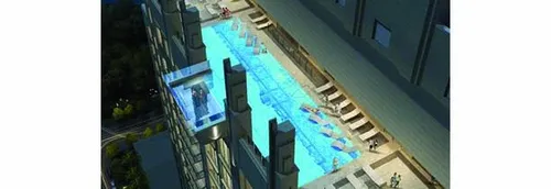 Une piscine à 150 mètres de hauteur dans le vide